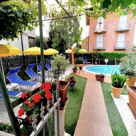 Benaco Hotel 3*