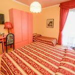 Benaco فندق سيرمِيوني