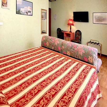 Otel Benaco 3*
